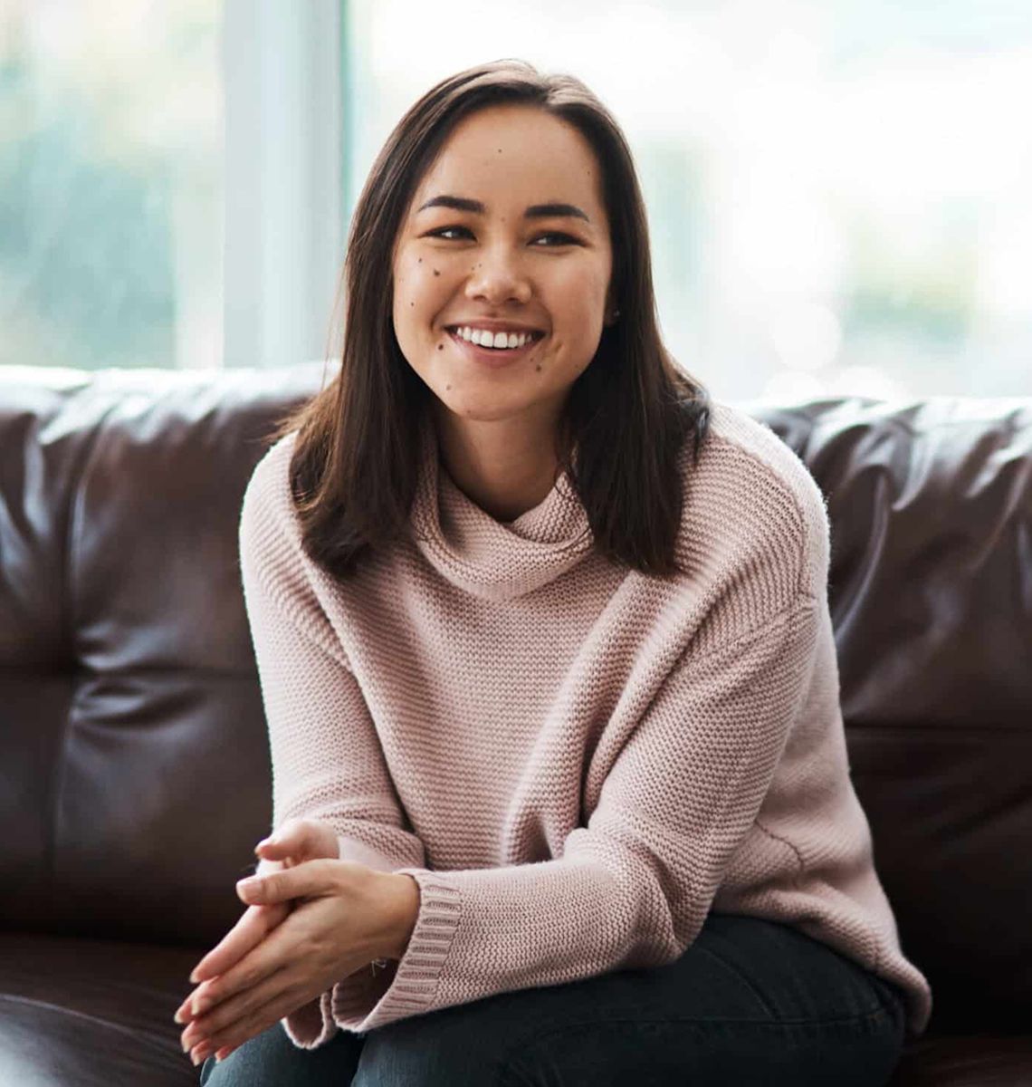 A smiling patient talking comfortably with a therapist during a counseling session.